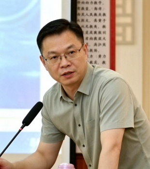 黄力.png