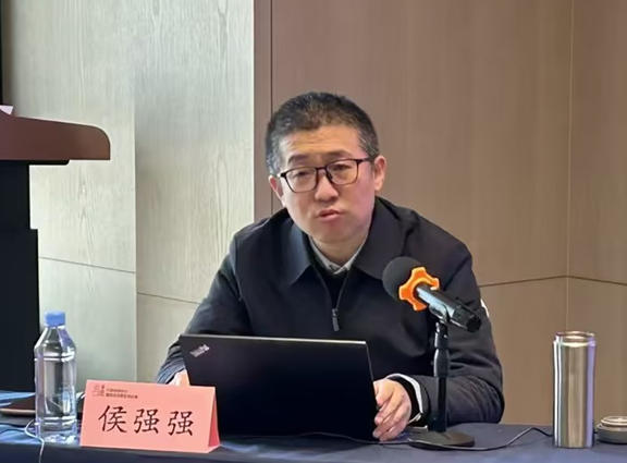 侯强强.jpg